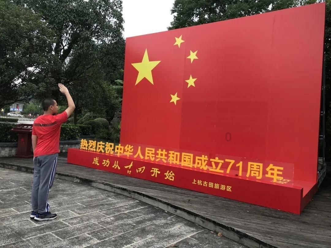 枇杷地里迎来400多户“新客人”